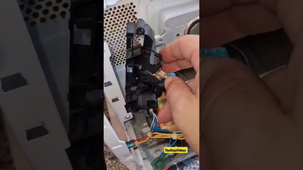 Microondas con botón de inicio roto
