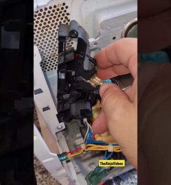 Microondas con botón de inicio roto