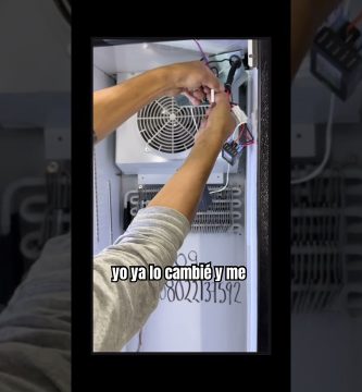 Nevera que muestra error de temperatura en display